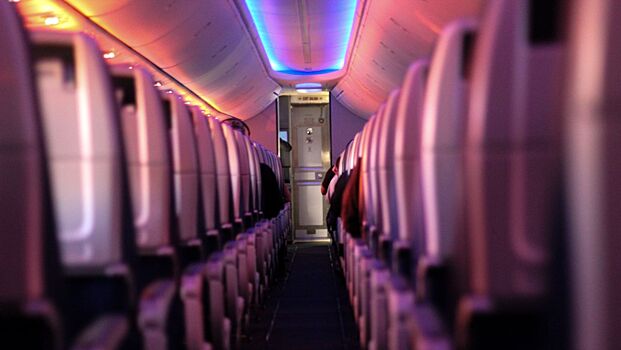 Тише и больше места для багажа: названы лучшие места в самолете