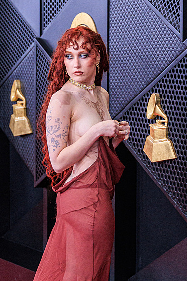 Певица Чаппелл Рон на красной дорожке во время церемонии «Грэмми» 