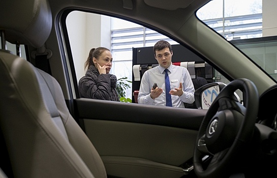 Продажи легковых авто в июле упали на 27,5%