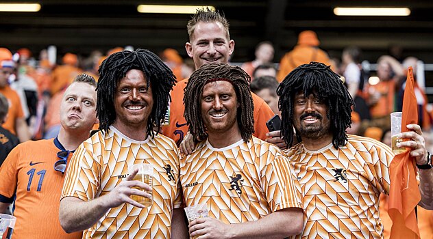 Аке о фанатах Нидерландов, покрасивших лица в темный цвет в подражание Гуллиту: «Не стоит раздувать проблему. Руд сказал, что считает это честью»