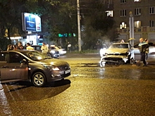 Водитель BMW проехал по Перми в горящем автомобиле