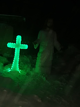 Образ Иисуса с неоновой подсветкой появился в кузбасском городе