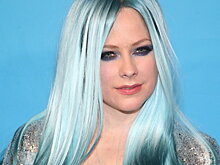 Аврил Лавин и Холзи дуэтом спели «Girlfriend» (Видео)