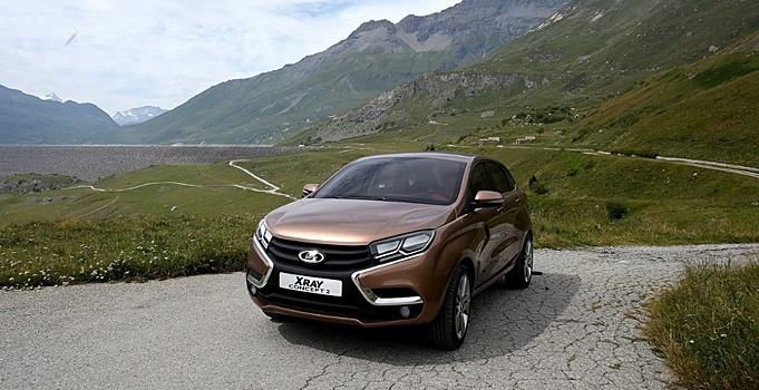 "АвтоВАЗ" назвал цены на Lada Vesta и XRAY