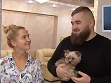 Депутат извинился за зажигательный танец жены