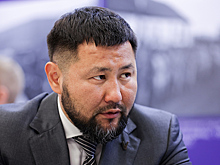 Мэр Якутска из-за убеждений вылил подаренный ему алкоголь в раковину