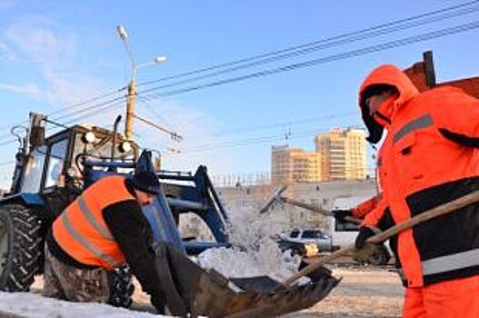 В Красноярске снег убирают в круглосуточном режиме