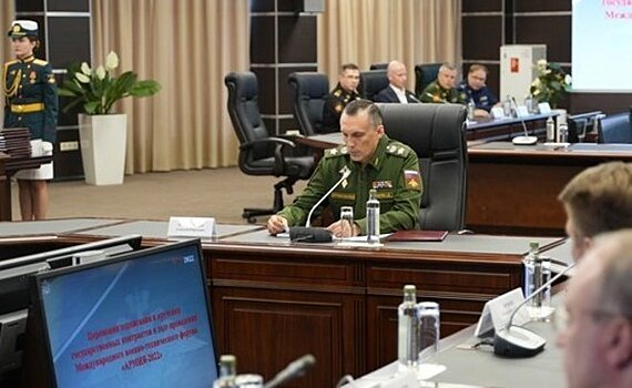 "Армия-2022": Криворучко вручил татарстанцам контракты на беспилотники и корабли