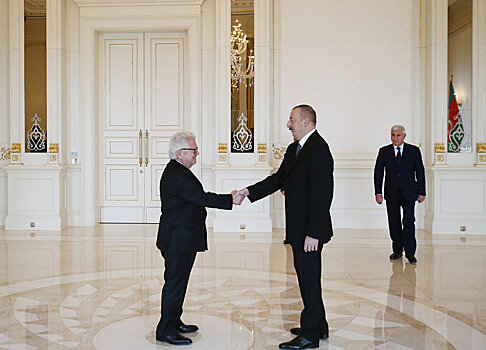Президент Ильхам Алиев встретился с послом Греции