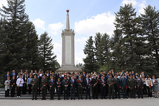 В Пекине почтили память советских летчиков-добровольцев