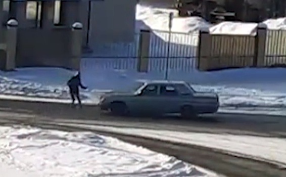 Водитель «Волги» сбил школьницу и отвез ее в магазин