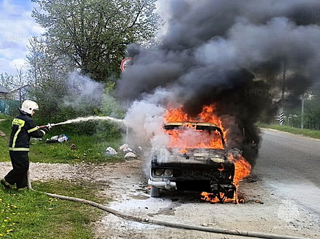 В Калужской области огнем уничтожено три автомобиля