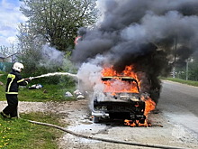 В Калужской области огнем уничтожено три автомобиля
