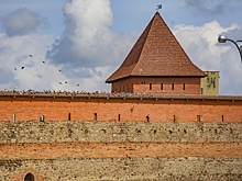 О чем повествуют планшеты на вернисаже в средневековом замке в Лиде