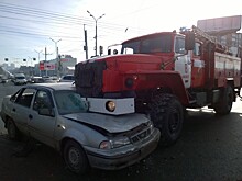 В Ижевске неопытный водитель влетел под капот пожарной машины