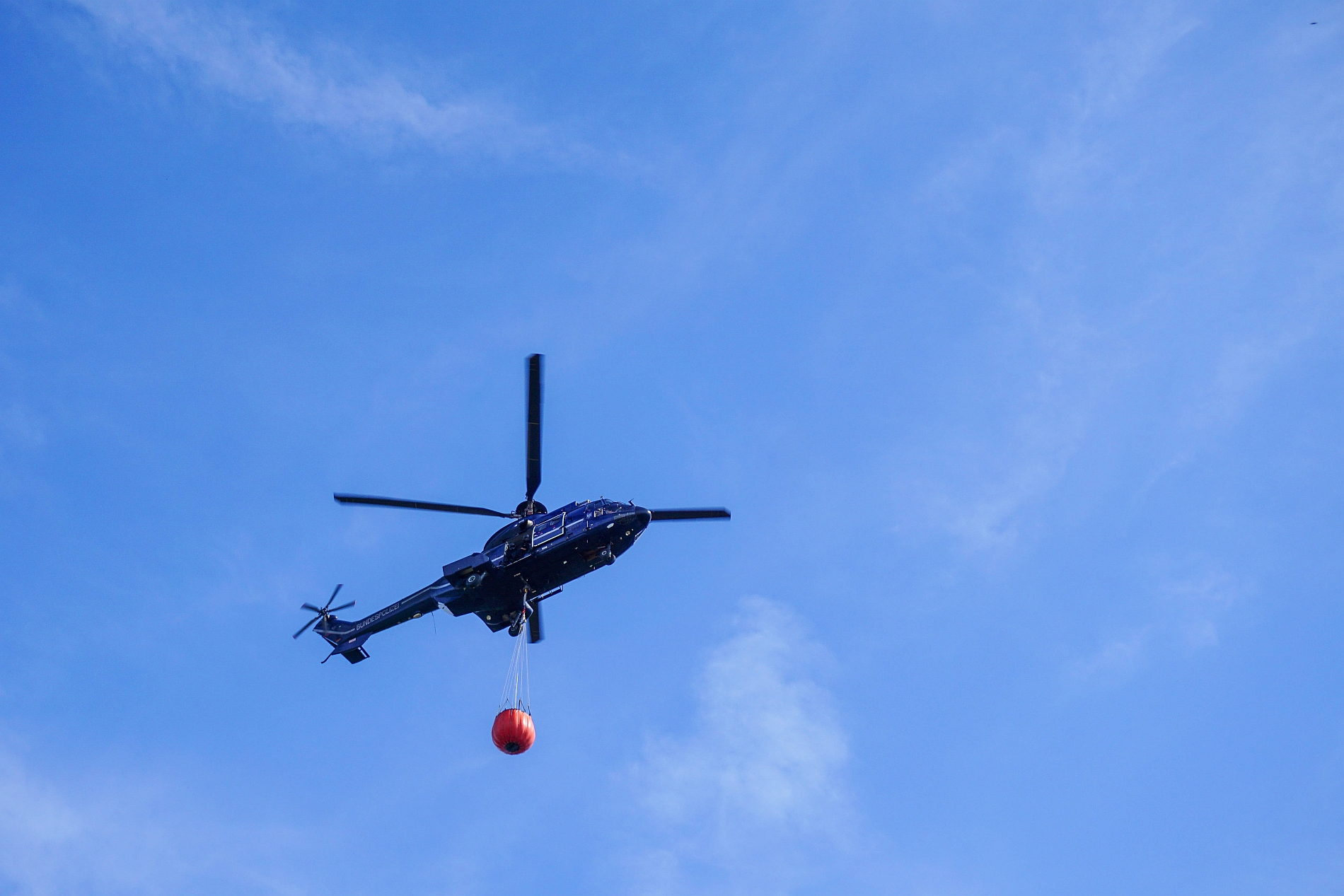 На химзаводе на западе Германии произошел пожар