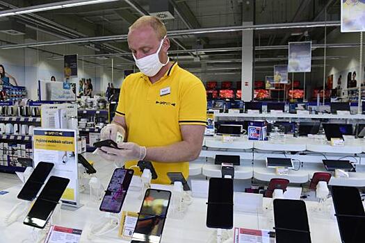 Россияне перестали пользоваться дешевыми смартфонами