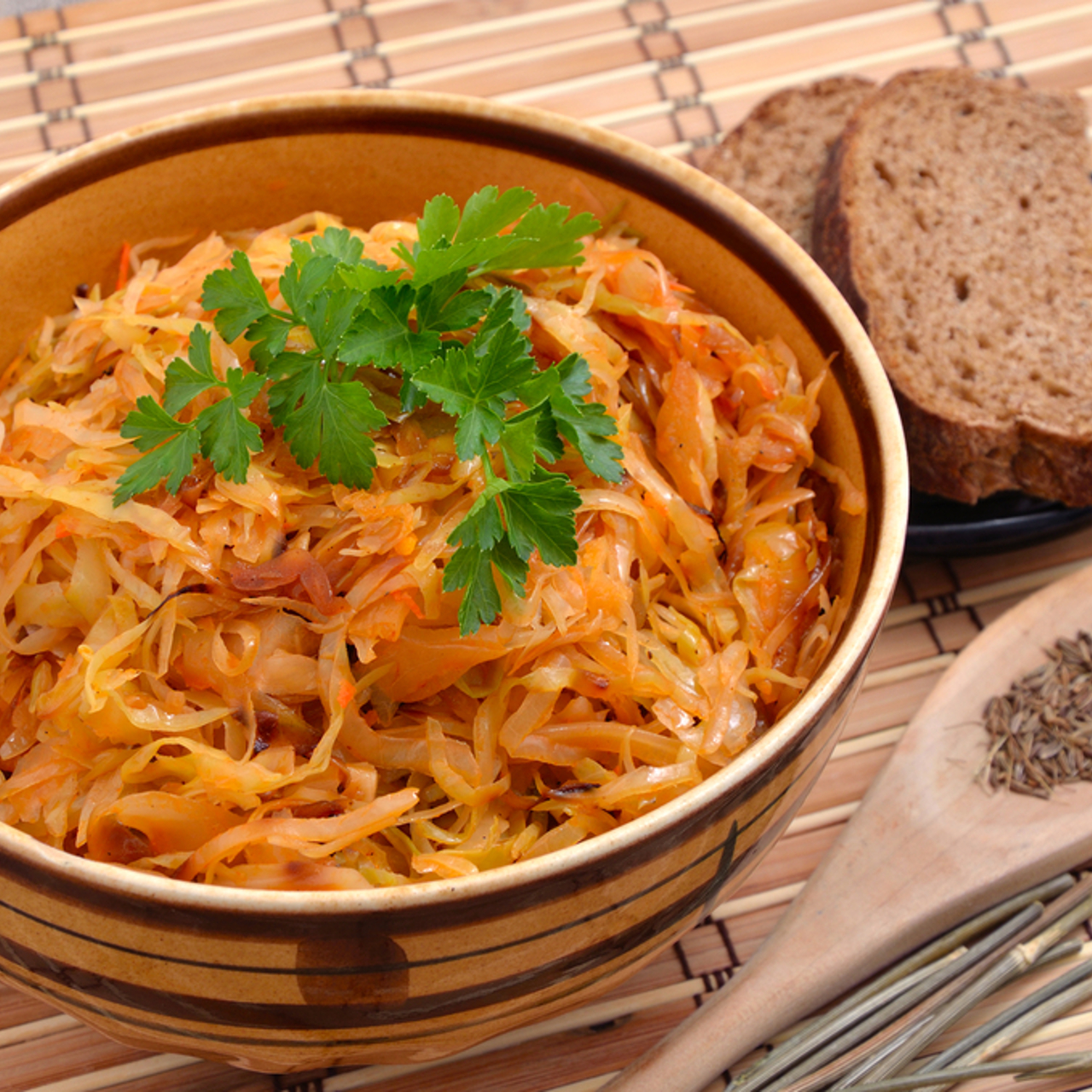 Тушеная капуста кормящей маме. Морская капуста тушеная. Белокочанная капуста сходства. Капуста при грудном вскармливании. Тушёная капуста на кето диете.