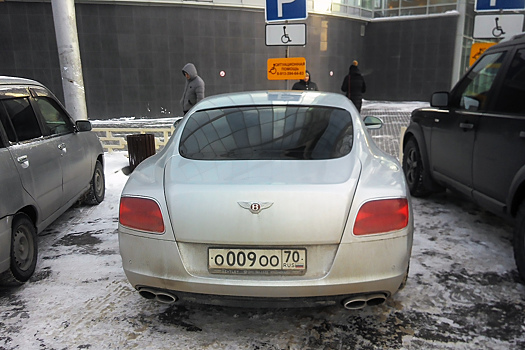 «Я паркуюсь как чудак»: Bentley О009ОО — такой номер даёт право на инвалидность