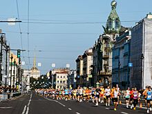 СПБ полумарафон «Северная столица» собрал в центре Санкт-Петербурга около 10 000 человек