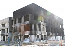 Будущий садик в Европейском вспыхнул из-за пенопласта. Горючий материал на стройке — норма или нет?