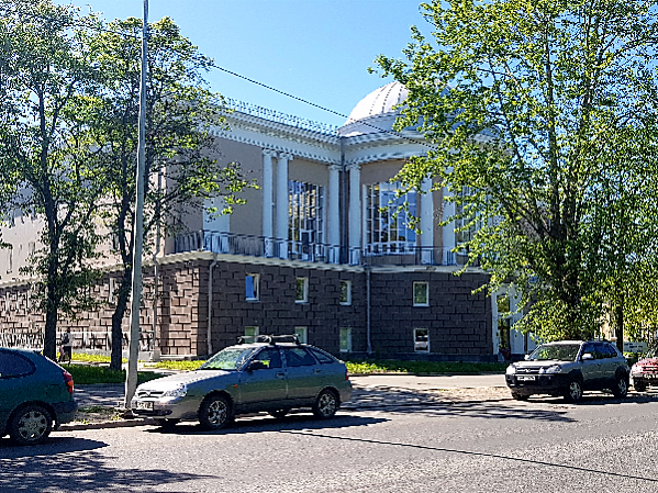 Здание Национальной библиотеки Карелии, отреставрированное полгода назад, снова нуждается в ремонте