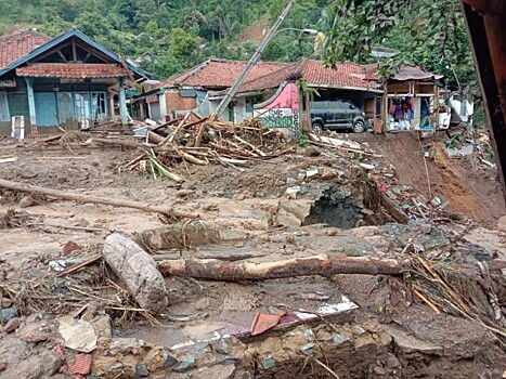 Муссонные наводнения в Джакарте вынудили более 1000 человек покинуть свои дома