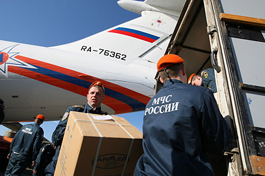 Самолет МЧС России доставил во Вьетнам 40 тонн гуманитарной помощи
