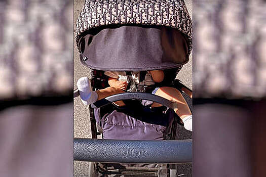 Хлои Кардашьян возит 9-месячного сына в коляске от Dior за $4900