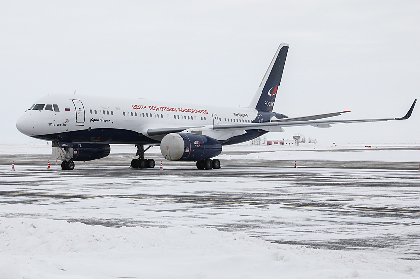 Cамолет Ту-204-300 "Юрий Гагарин" Центра подготовки космонавтов. Разработка Ту-204 завершилась в конце 1980-х годов. Лайнер готовили на замену легендарному Ту-154, но на фоне кризиса в стране и в отечественном авиастроении самолет так и не стал массовым. Всего было построено 89 экземпляров, в том числе по спецзаказам