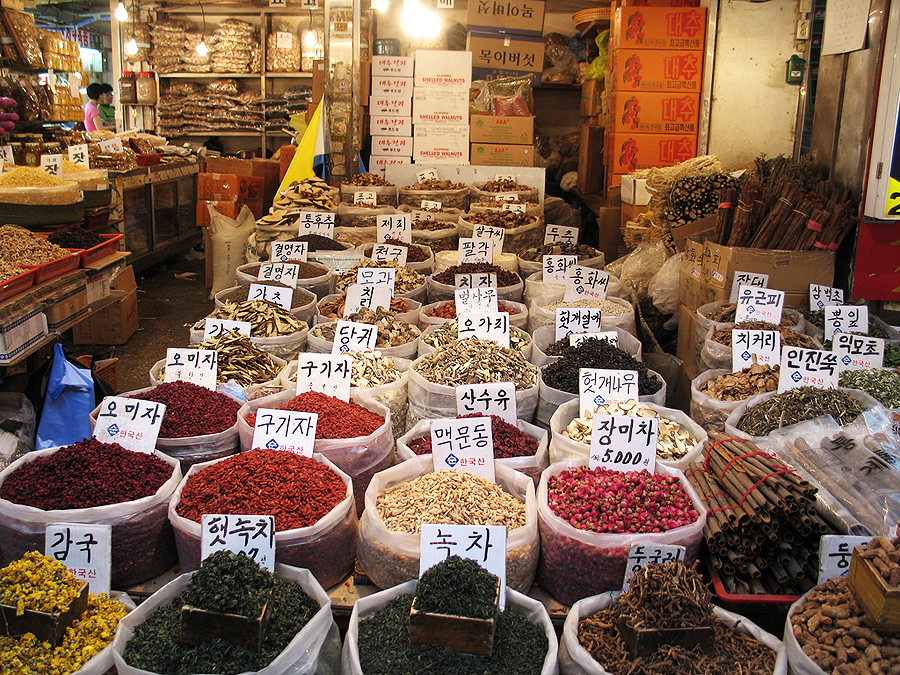 Рынок Кёнгдонг, Сеул, Южная Корея, Азия