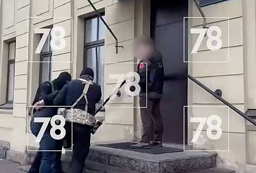 «Человека из 90-х» с пистолетом ТТ заподозрили в подрыве машины главы российского завода