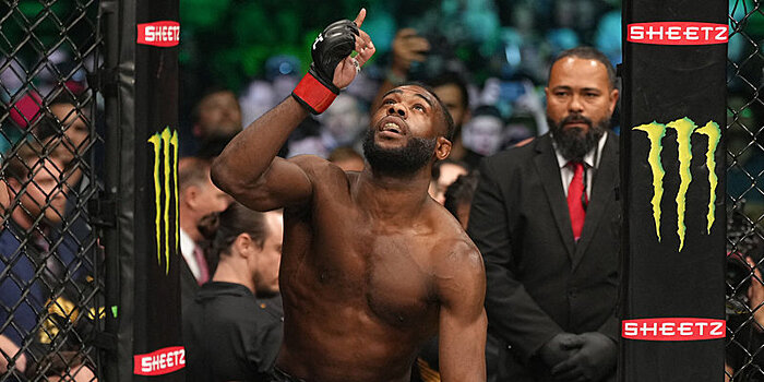 Участники соглавного боя UFC 280 Диллашоу и Стерлинг успешно прошли процедуру взвешивания
