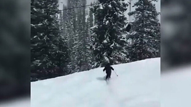 Лыжник прыгнул с горы и в воздухе врезался в элеватор: видео