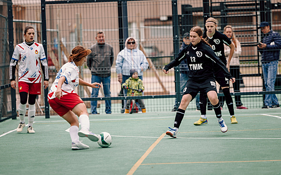 В одном из крупнейших дворов Екатеринбурга прошел матч ЦСКА и ВИЗ-Синара