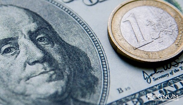 Средневзвешенный курс доллара на 11:30 мск опустился до 57,02 рубля