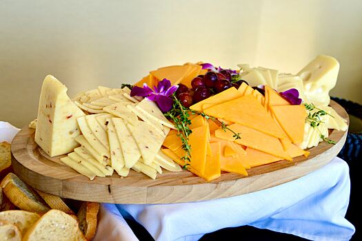 Диетолог рассказала о полезной для здоровья норме сыра