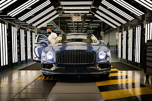 Bentley Flying Spur V8 нового поколения поступил в серийное производство 