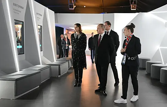 Путин второй раз посетил выставку "Россия" на ВДНХ