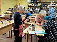 Зеленоградские долголеты осваивают старинное ремесло