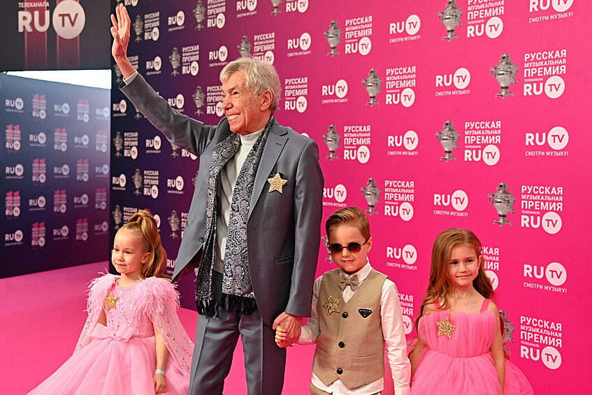 Телеведущий Юрий Николаев на церемонии вручения XI русской музыкальной премии телеканала RU.TV в зале «Крокус Сити Холл», 2022 год