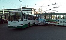 Автобус и трамвай столкнулись в Иркутске