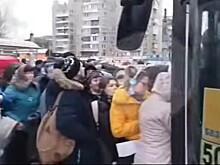 В Самаре 13 марта пассажиры штурмовали автобусы, пытаясь уехать на работу и учебу