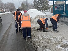 Коммунальщики Оренбурга продолжают очищать дороги, тротуары и общественные места от снега