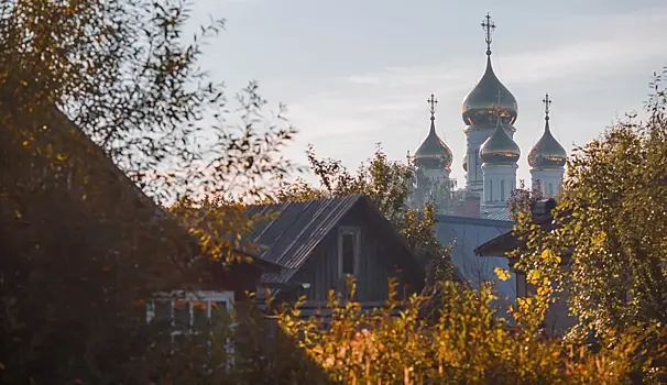 «Избинг» или «плацкартинг»? Какие виды отдыха выбирают разные поколения россиян