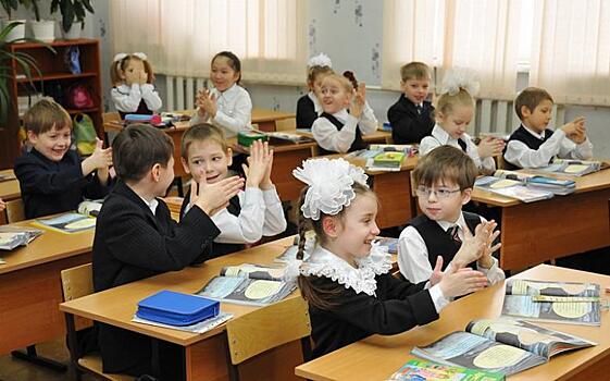 Жители Калмыкии меньше других россиян потратились на школьную одежду