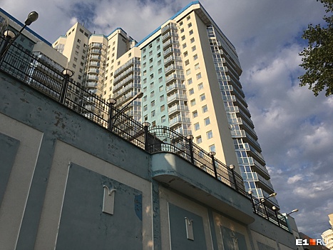 В осаде 332 квартиры: жильцов многоэтажки на Московской три недели продержали на карантине по кори