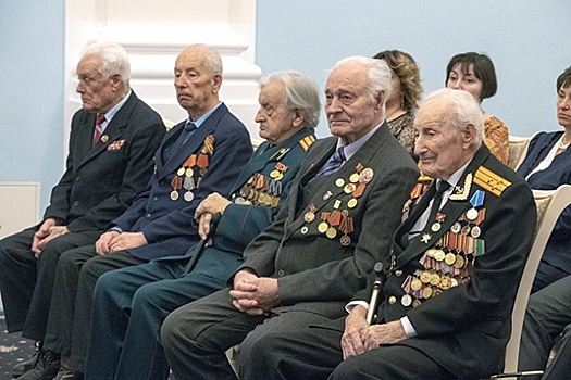 Омским ветеранам вручили медали в честь 75-летия Победы