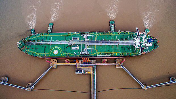 Bloomberg: "смещение" нефтяных рынков на восток привело к буму строительства танкеров