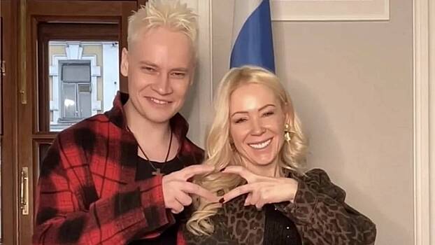 «Сейчас не до фаты»: дизайнер оценил милитари-наряды SHAMAN и Мизулиной в ЗАГСе